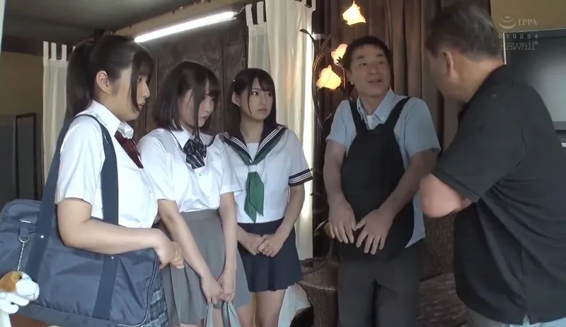 Thất nghiệp, ông bố khốn nạn dẫn 3 con yêu đi bán dâm